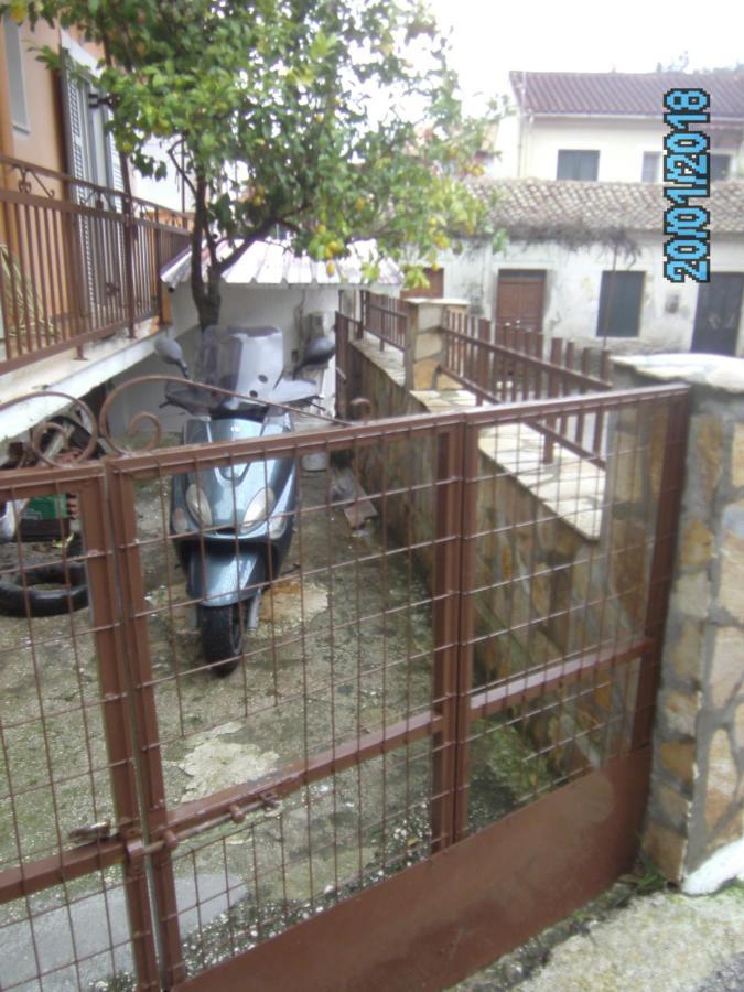 George'S House Apartment Agios Matthaios  Exterior photo