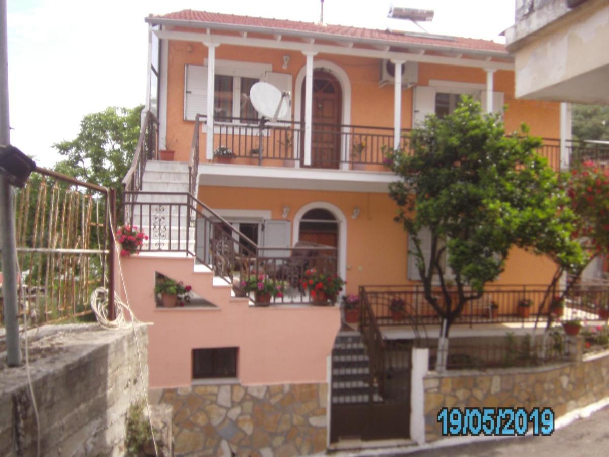 George'S House Apartment Agios Matthaios  Exterior photo
